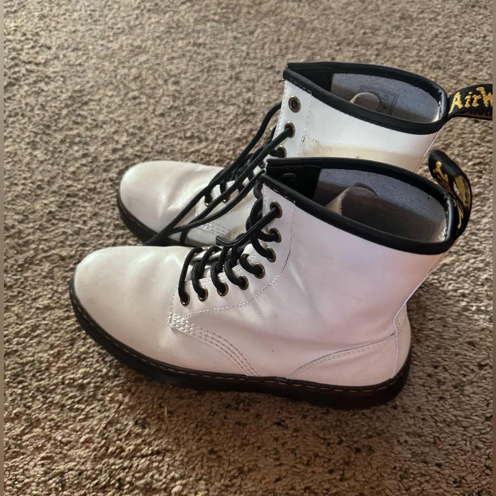 white dr. martens women’s size 8